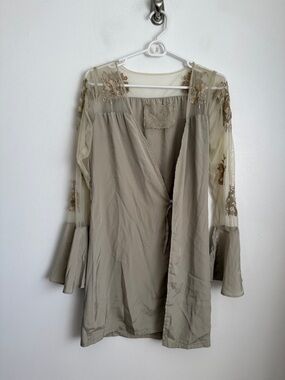 Preowned Women’s Size XS Beige Robes With Love Maid Of Honor Robe.